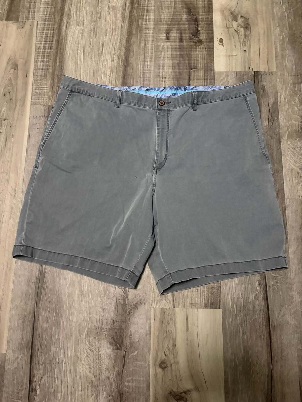 Men's TOMMY BAHAMA Fog Grey Shorts 44